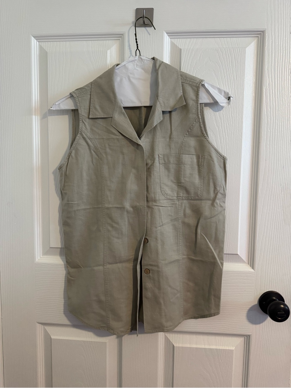 Sleeveless Button-Front Shirt in Light Beige